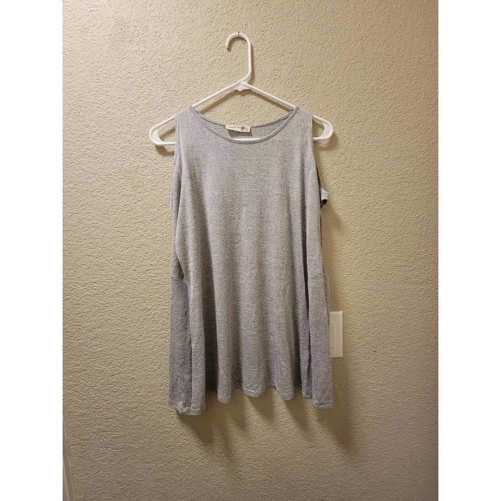 Bear Dance Long Sleeve Colt Shoulder Top Gray Size Medium